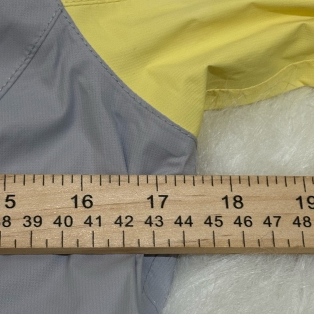 The North Face Resolve Jacket XS Yellow Gray Rain Jacket NWT - Picture 4 of 9